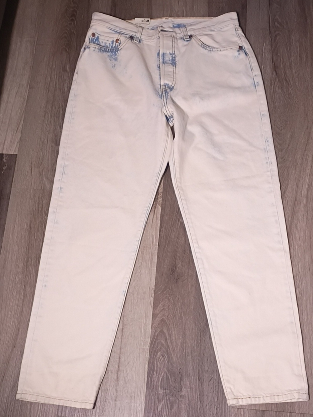 Levi's Cream Relaxed Jeans with Light‎ Blue Accents